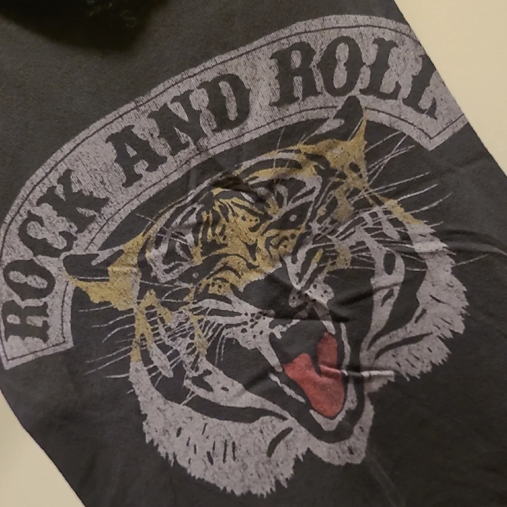 Chaser Black Rock and Roll Tiger Tank Top - Picture 3 of 7